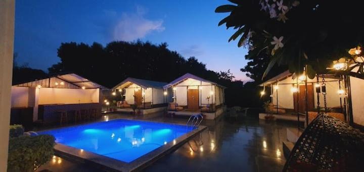 Luxury Farmhouse In Chhatarpur With Pool นิวเดลี ภายนอก รูปภาพ