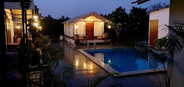 Luxury Farmhouse In Chhatarpur With Pool นิวเดลี ภายนอก รูปภาพ