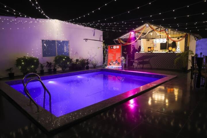 Luxury Farmhouse In Chhatarpur With Pool นิวเดลี ภายนอก รูปภาพ